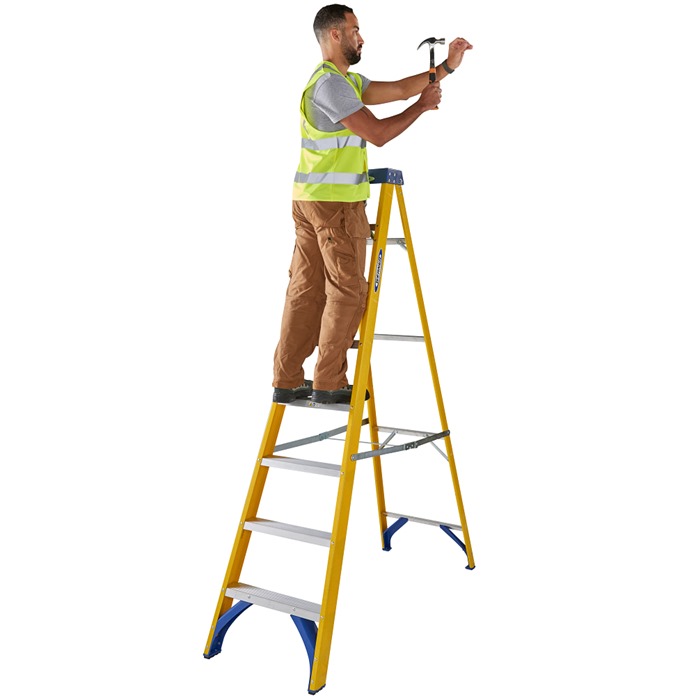 Werner 716 Fibreglass Swingback Step Ladder