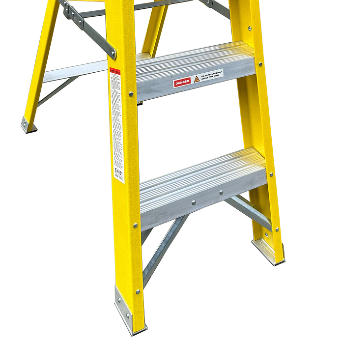 Titan Fibreglass Swingback Step Ladder